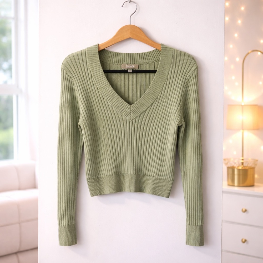 ✨ Marled by Reunited Sage Green Ribbed Cropped V Neck Sweater Size L
